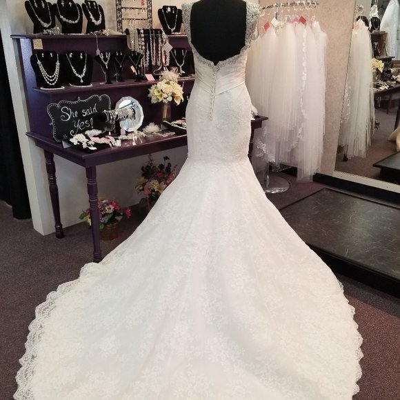 Mary's C7945 Size 6 Ivory Bridal/Wedding Gown - Picture 4 of 4